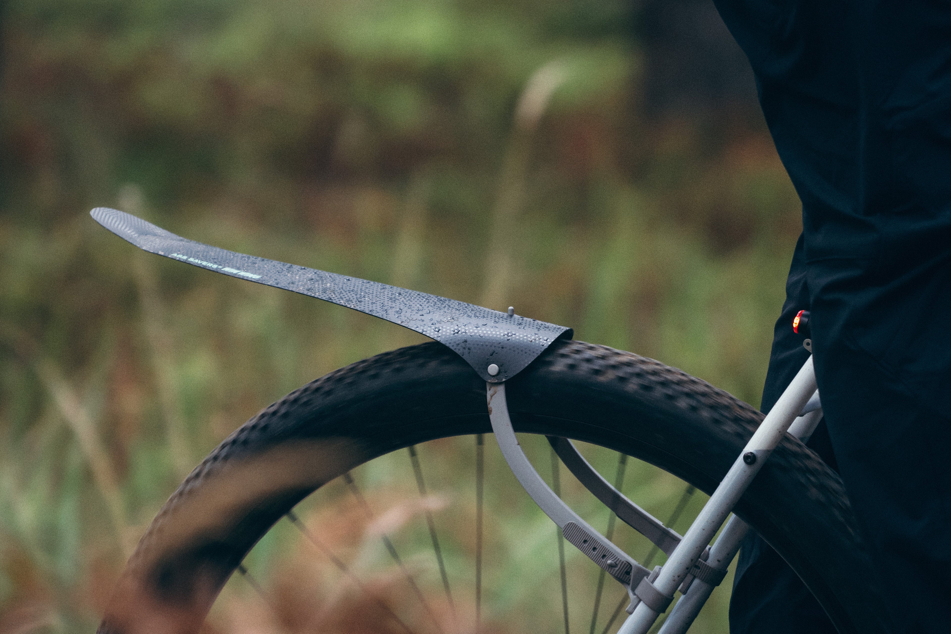 Win Wing Gravel Black Dot